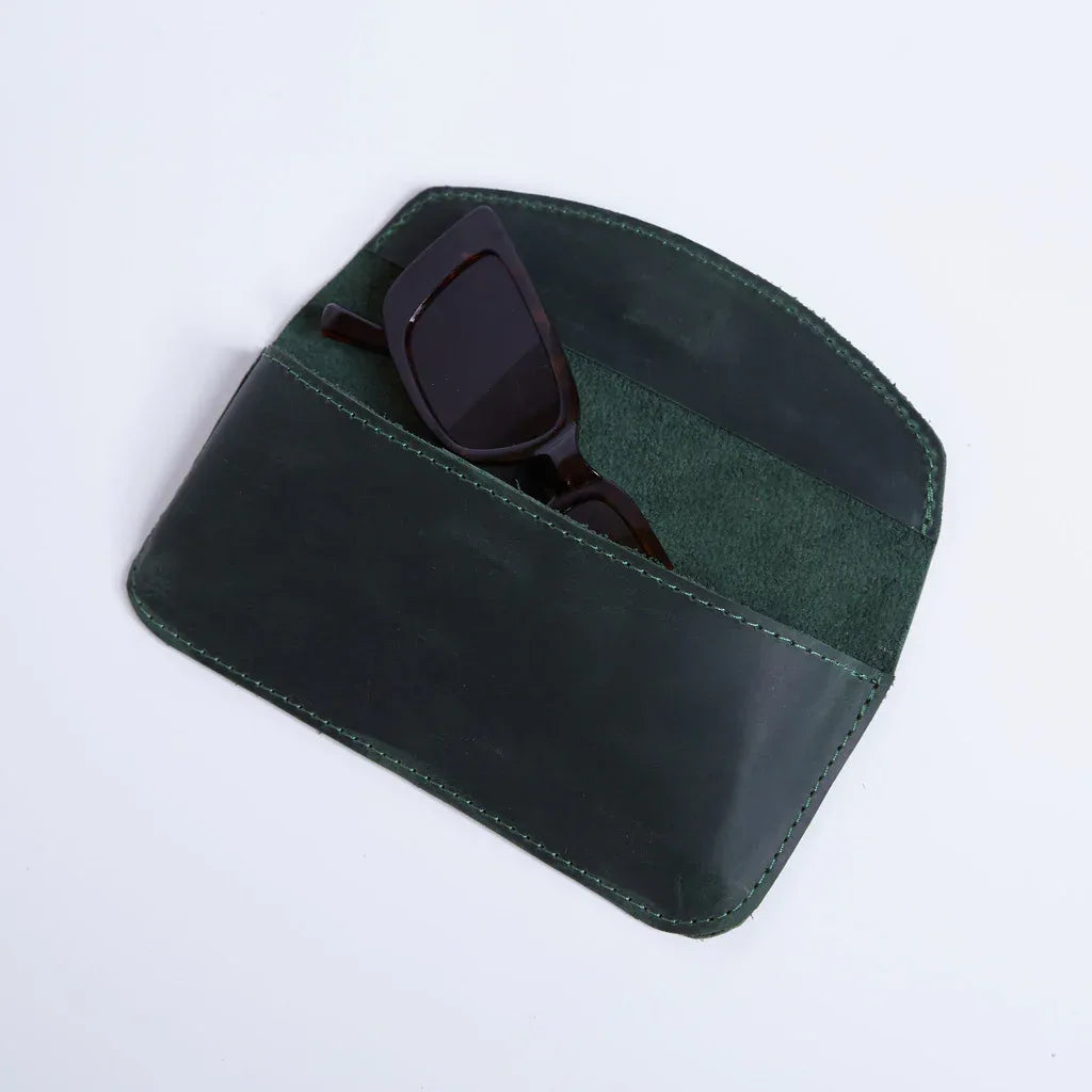 Ellet vintage leather eyeglass case - INCARNE® Global