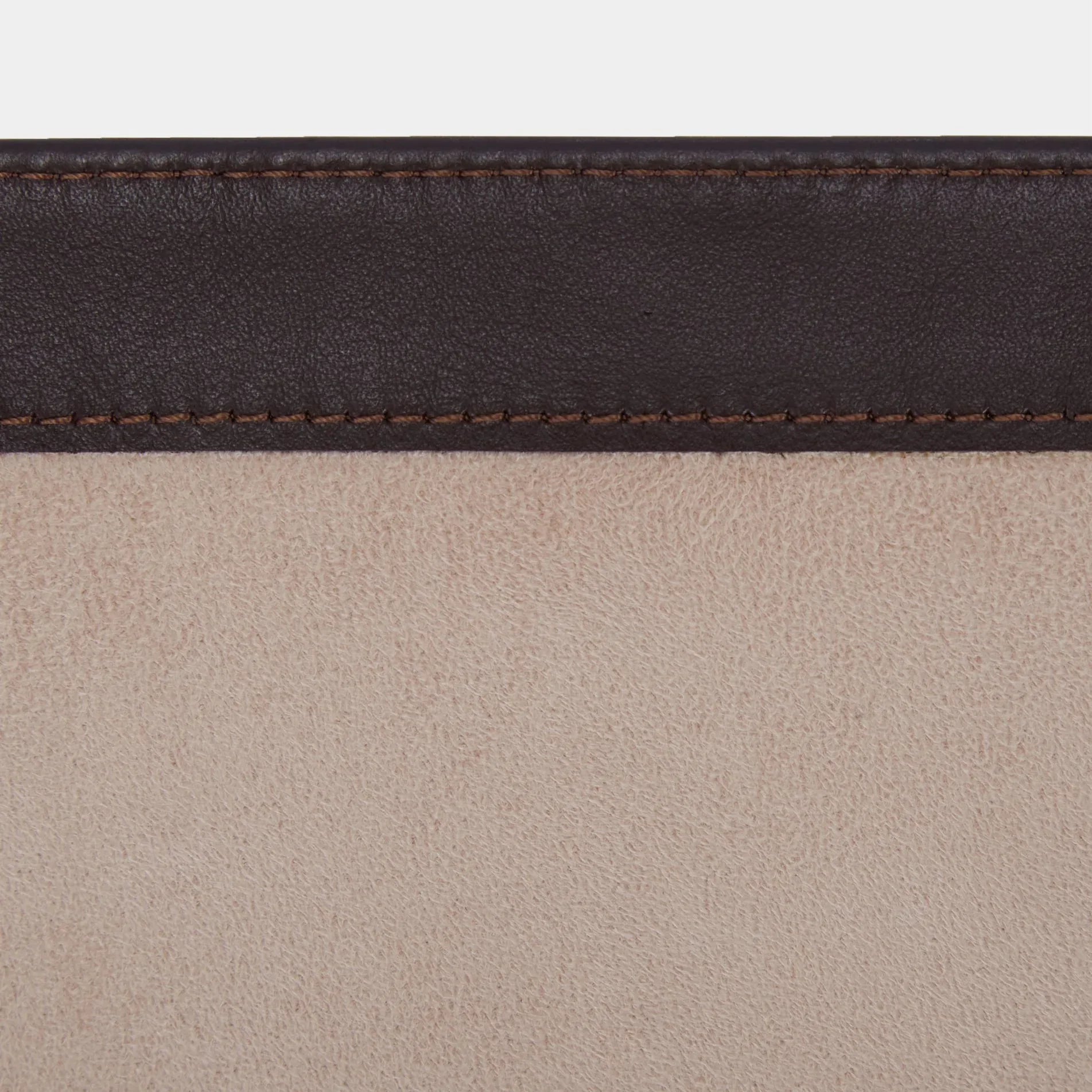 Meridian sleeve