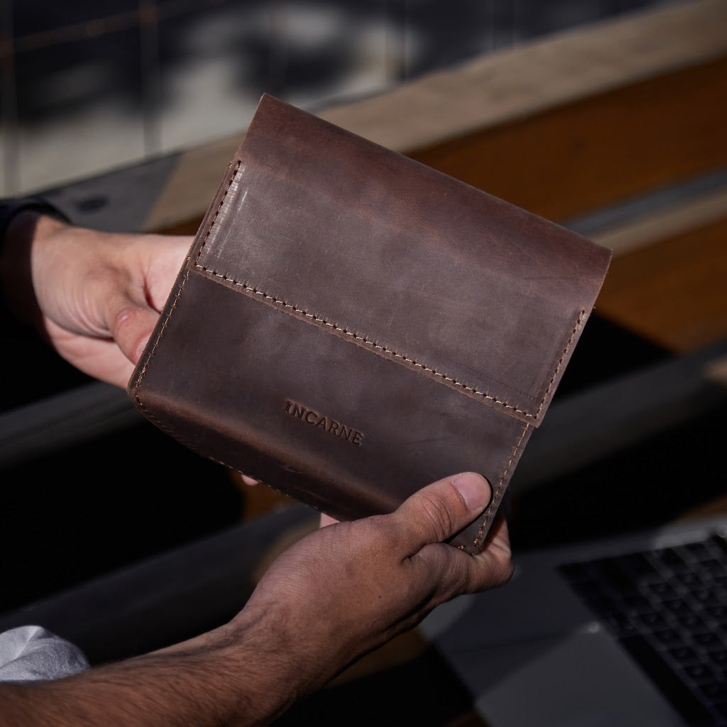 Wire Keeper Leather Organizer for Cables, Mouse, Adapters