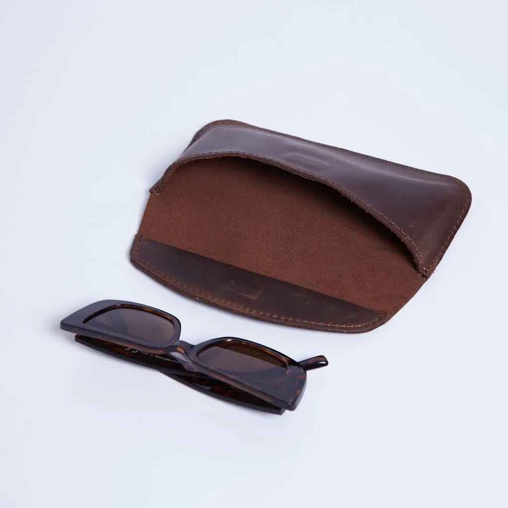 Ellet vintage leather eyeglass case - INCARNE® Global