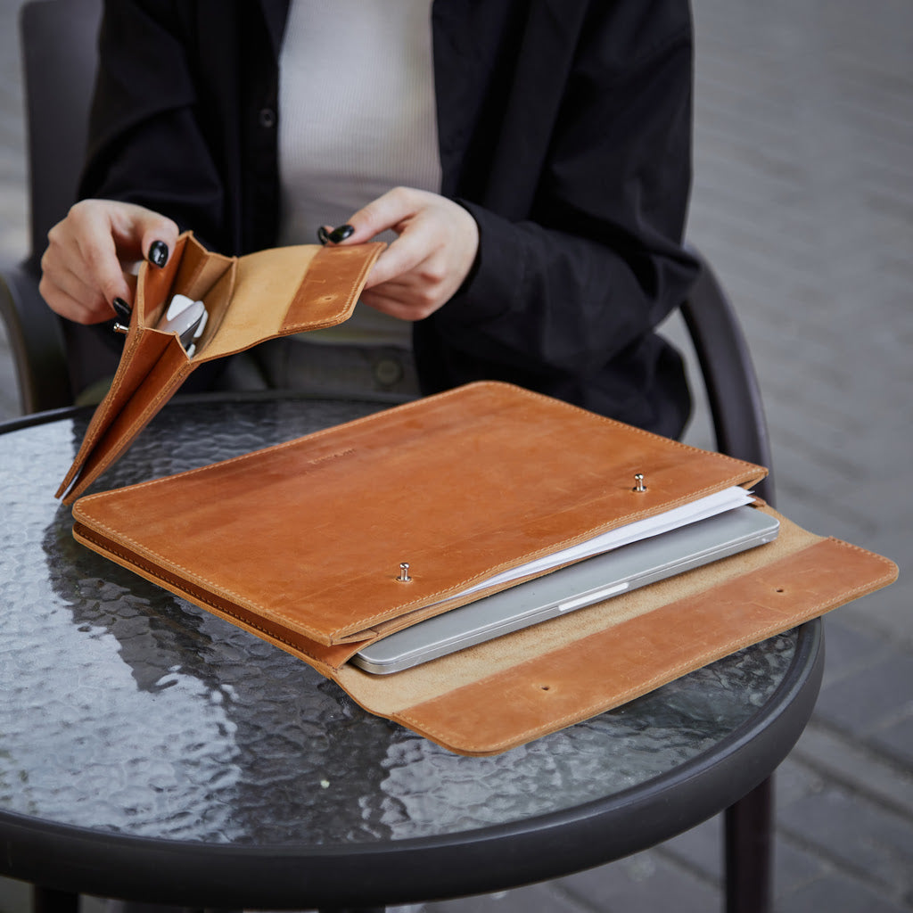 Gift set: Neat laptop case + Keep cable organizer