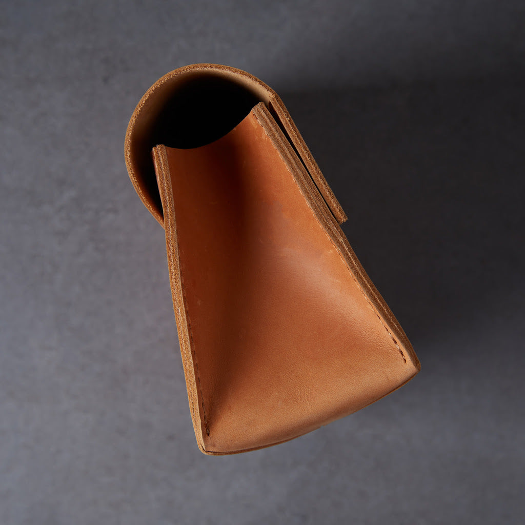 Wire Keeper Leather Organizer for Cables, Mouse, Adapters