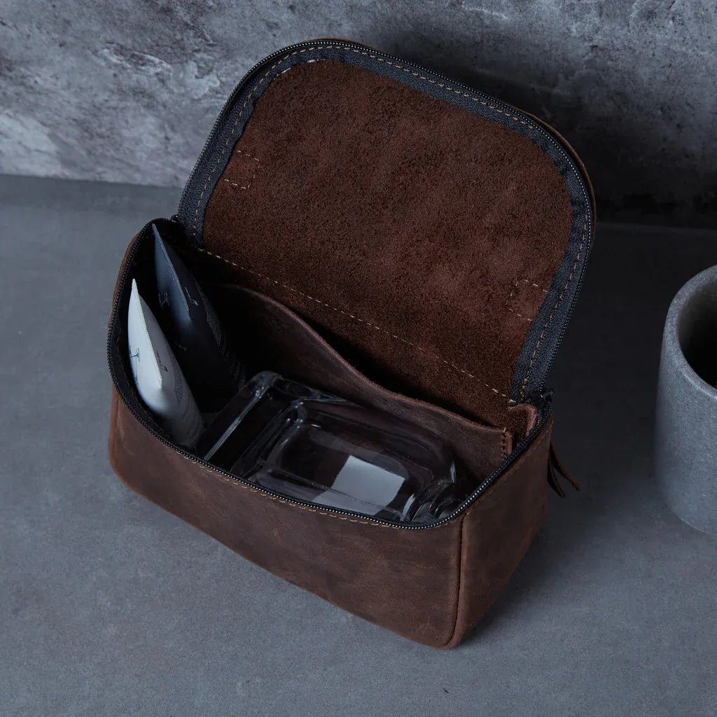 Makeup bag Timeless made from vintage leather - INCARNE® Global