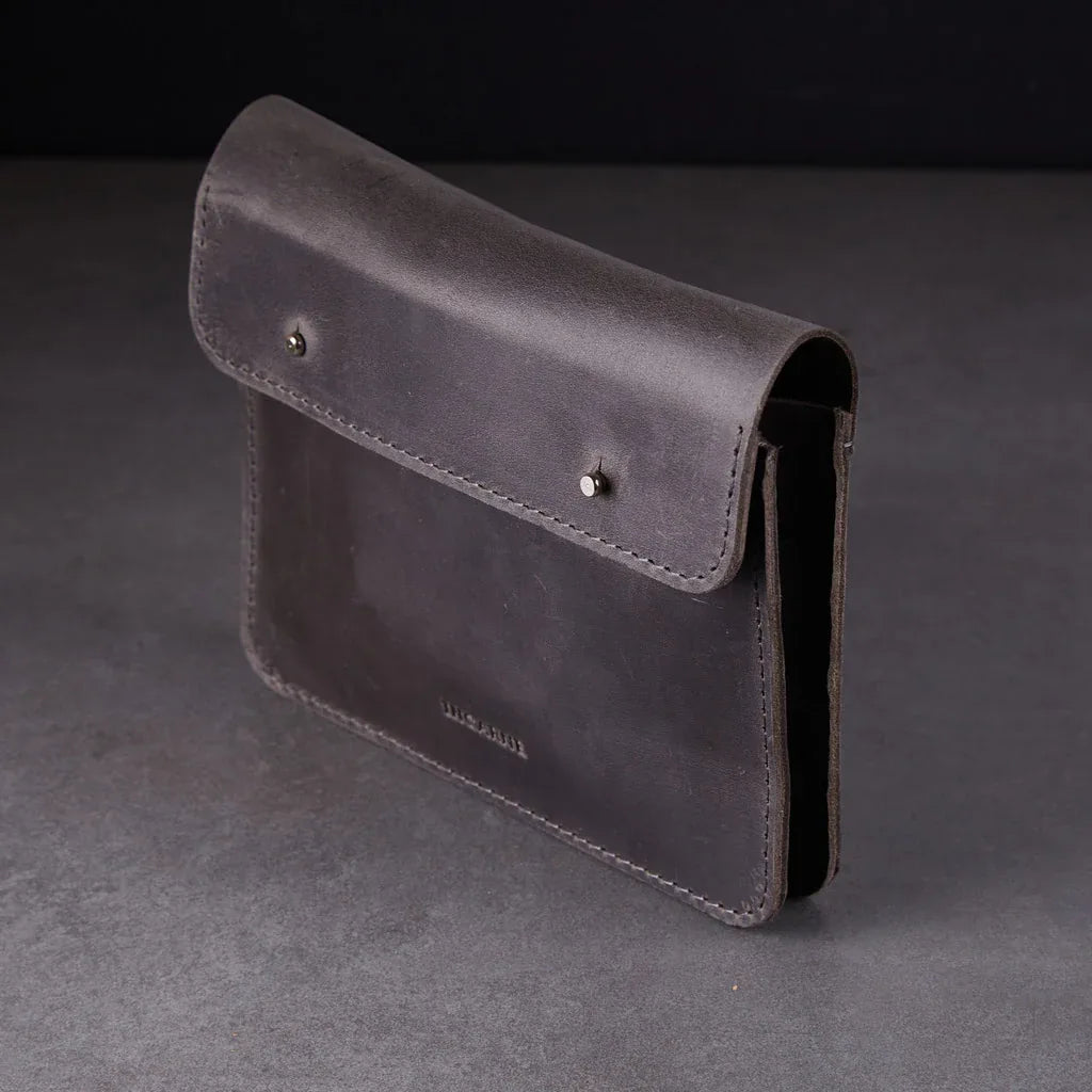 Keep Charger, Cable, and Mouse Organizer in vintage leather - INCARNEĀ® Global