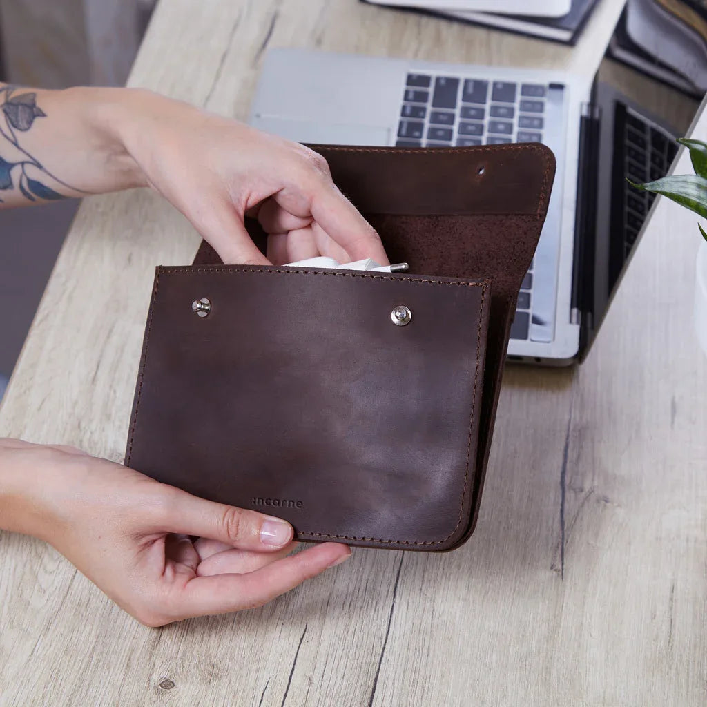 Keep Charger, Cable, and Mouse Organizer in vintage leather - INCARNEĀ® Global