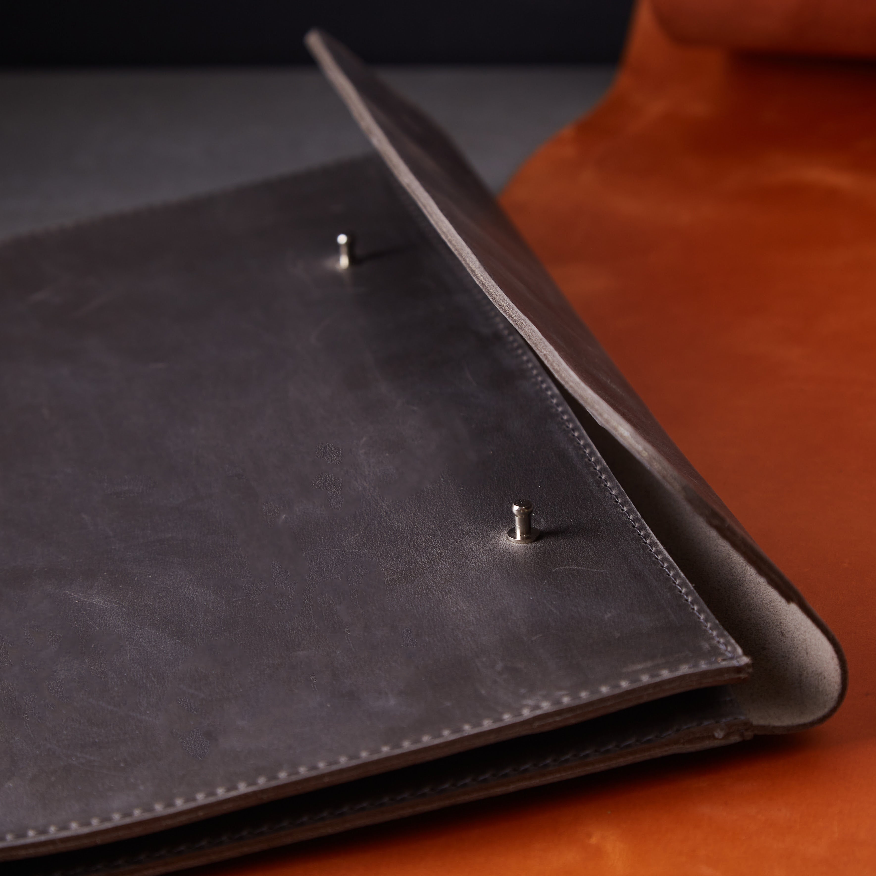 Husă pentru laptop Neat, gri (vintage)