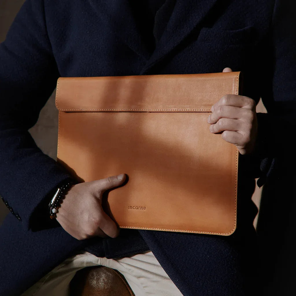 Klouz Laptop Sleeve, Cognac (vintage) - INCARNE® Global