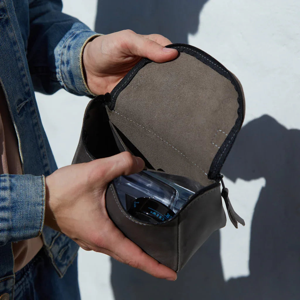 Makeup bag Timeless made from vintage leather - INCARNE® Global