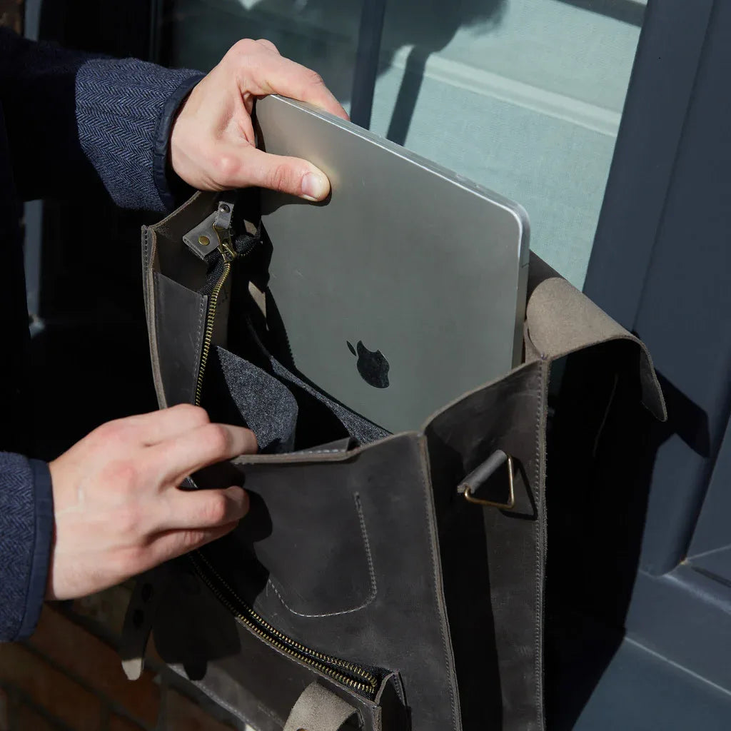 Brit Convertible Laptop Backpack - INCARNE® Global