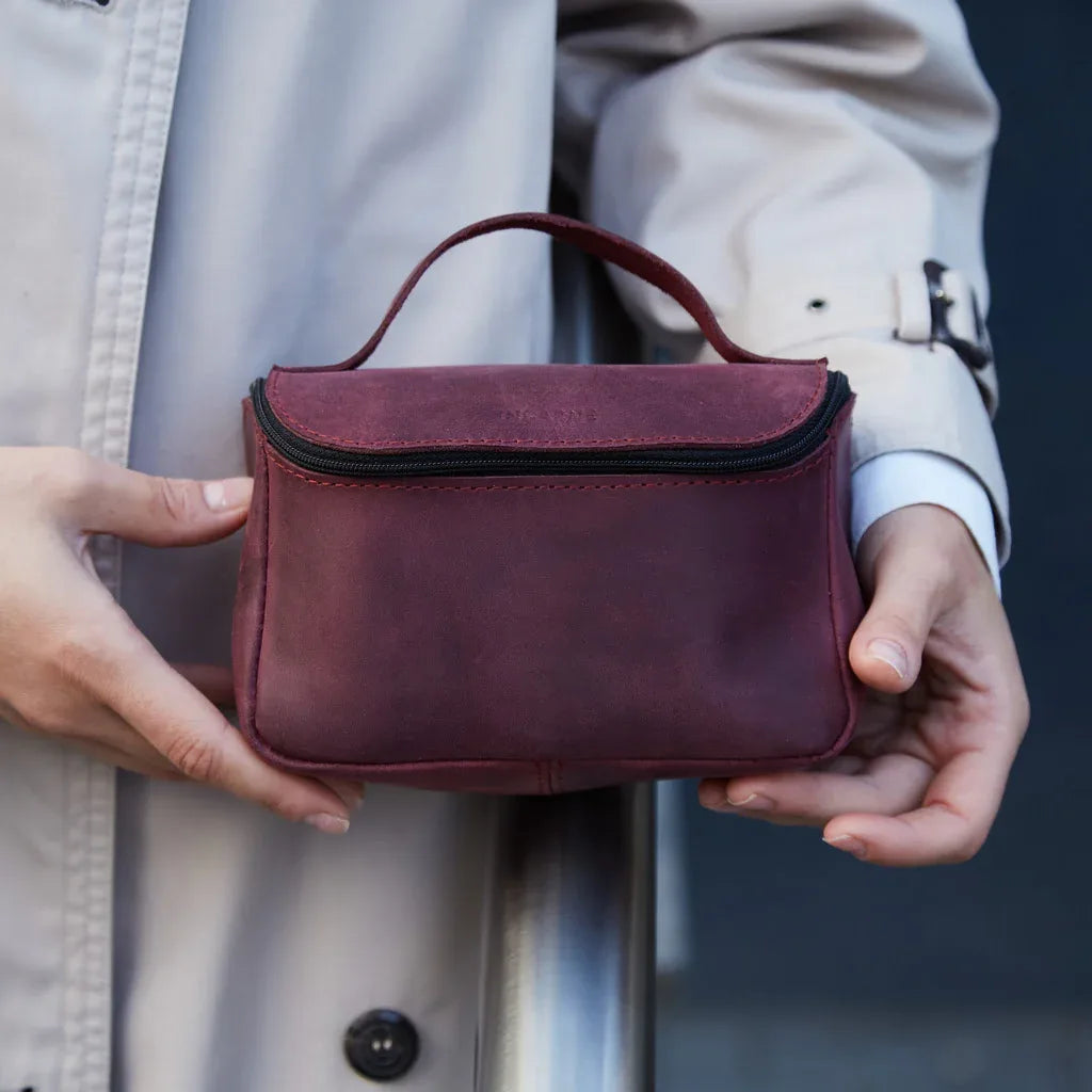 Makeup bag Timeless made from vintage leather - INCARNE® Global