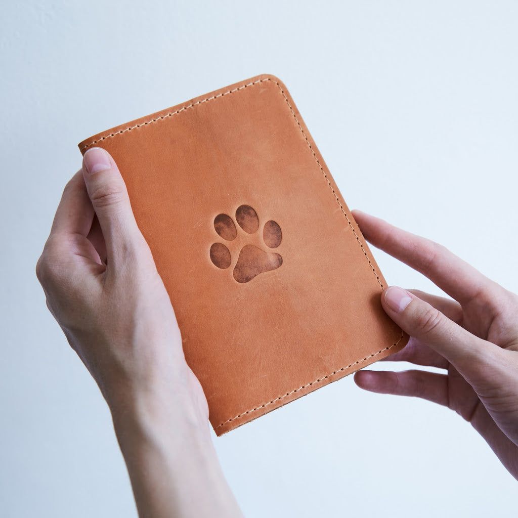 Husă din piele pentru pașaport veterinar Paw