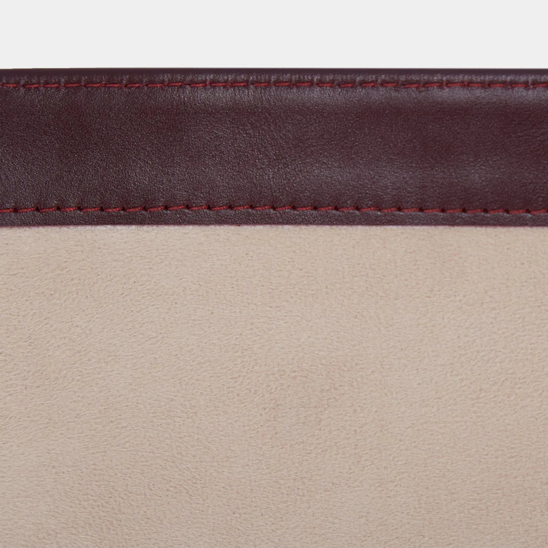 Meridian sleeve