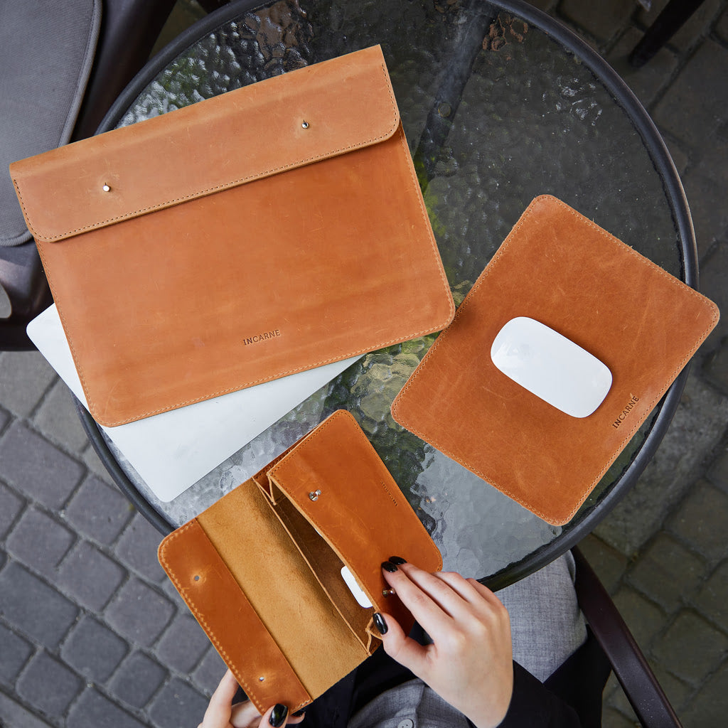 Gift set: Neat laptop case + Keep cable organizer + Word mousepad