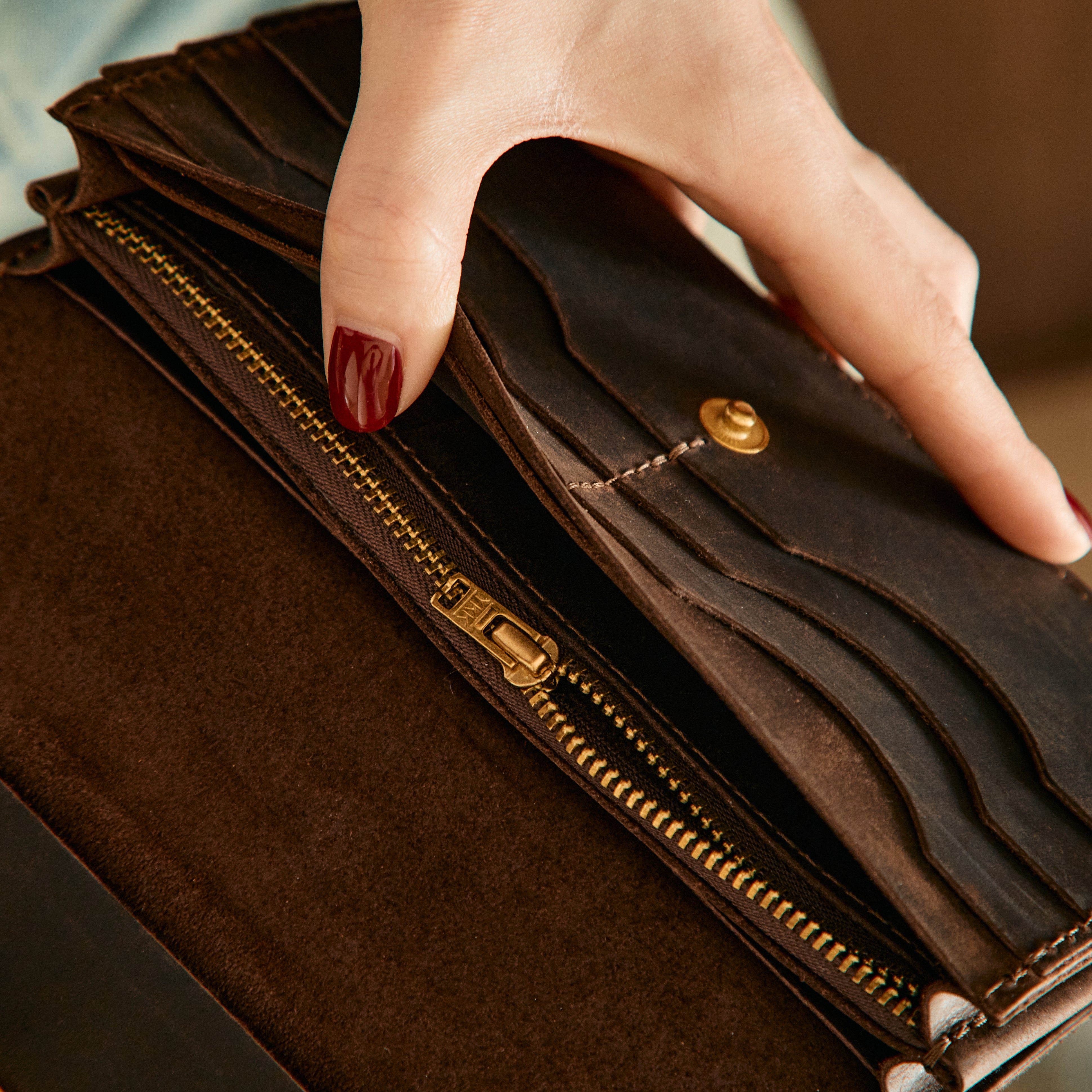 Simple wallet-clutch