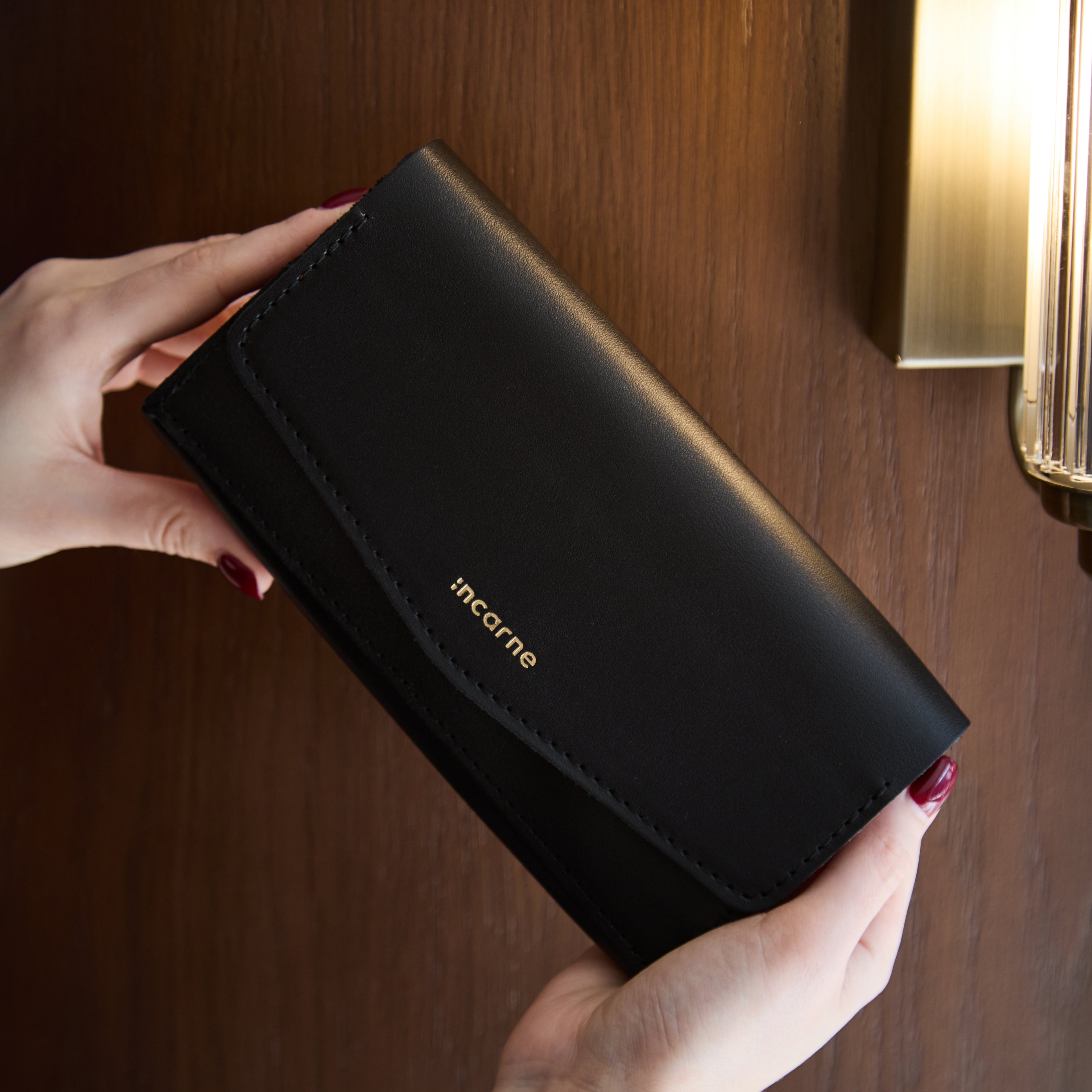 Simple wallet-clutch