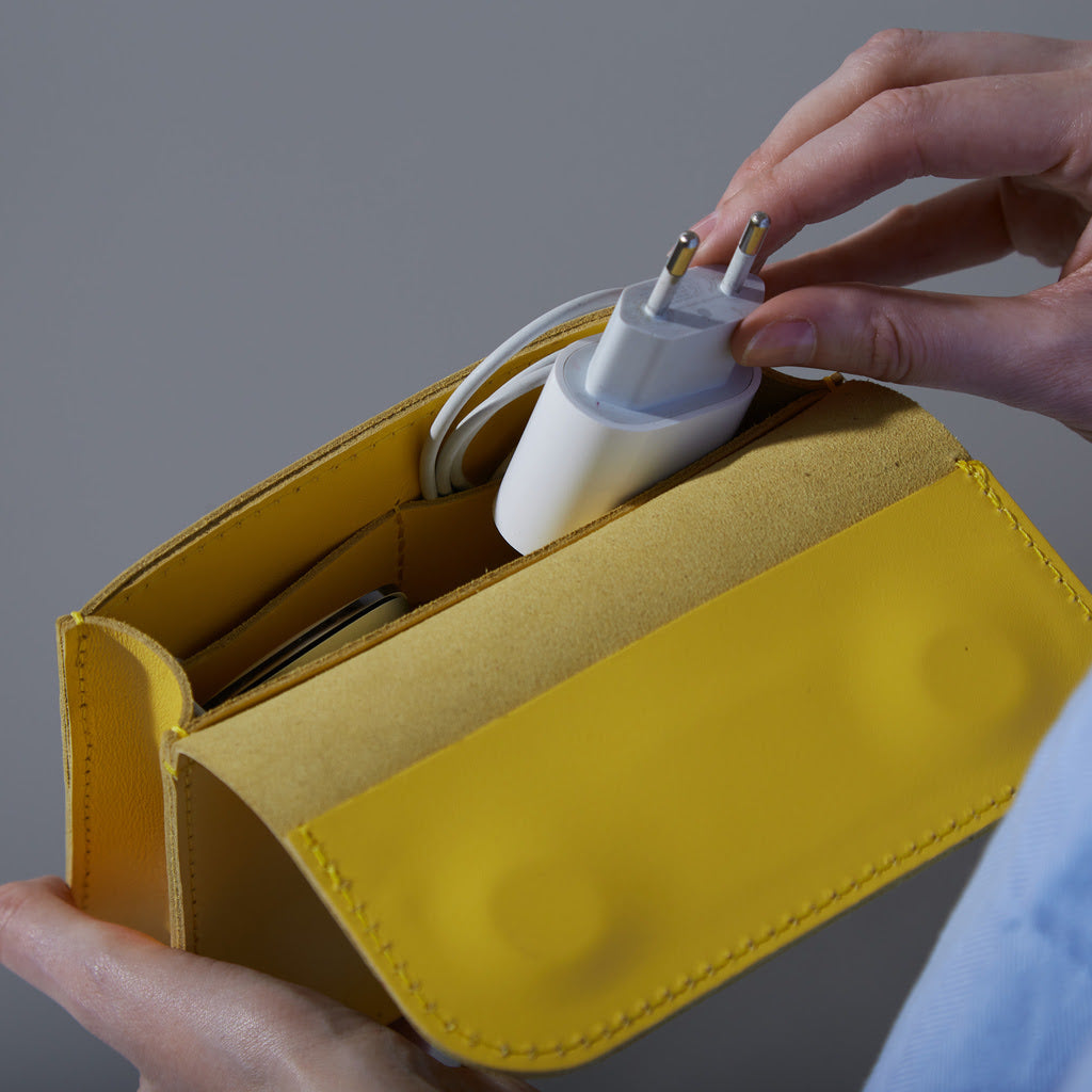 Wander Cable, Charger, Mouse Organizer in Classic Leather