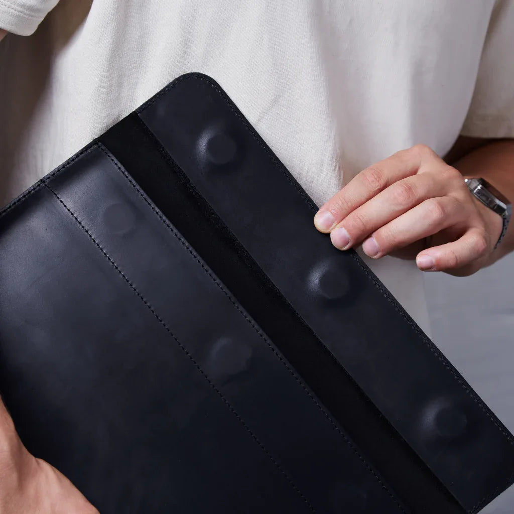 Klouz case - INCARNE® Ukraine